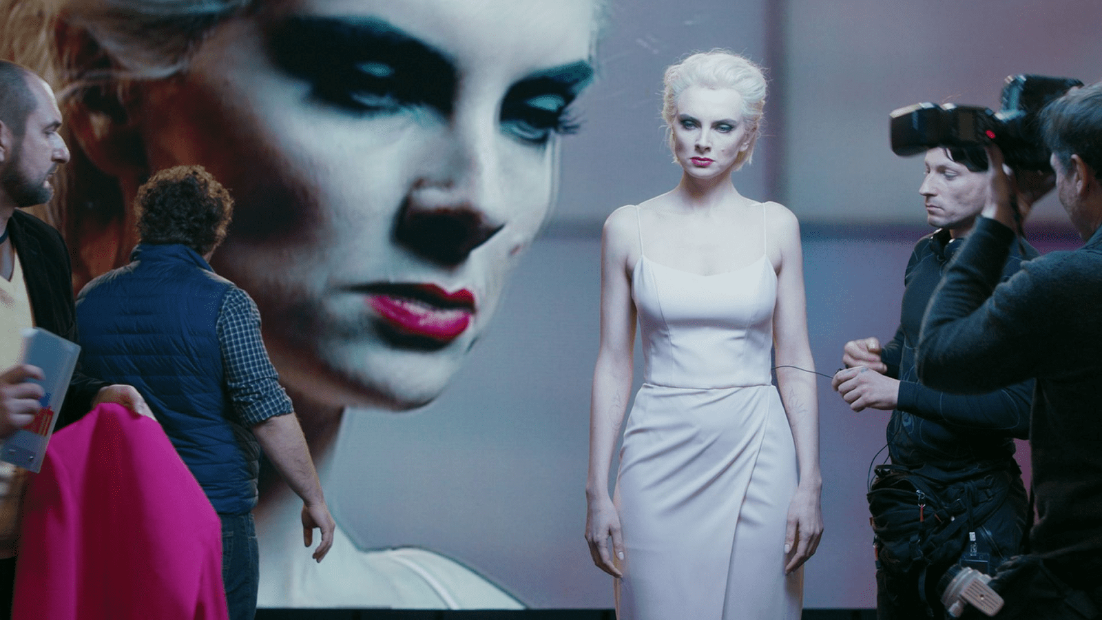 Бір қыздың есегінде үлкен мүшесі бар